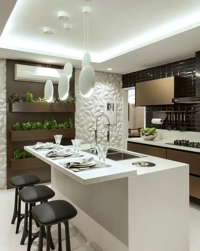 Esta cozinha é um espaço moderno e cheio de identidade. 