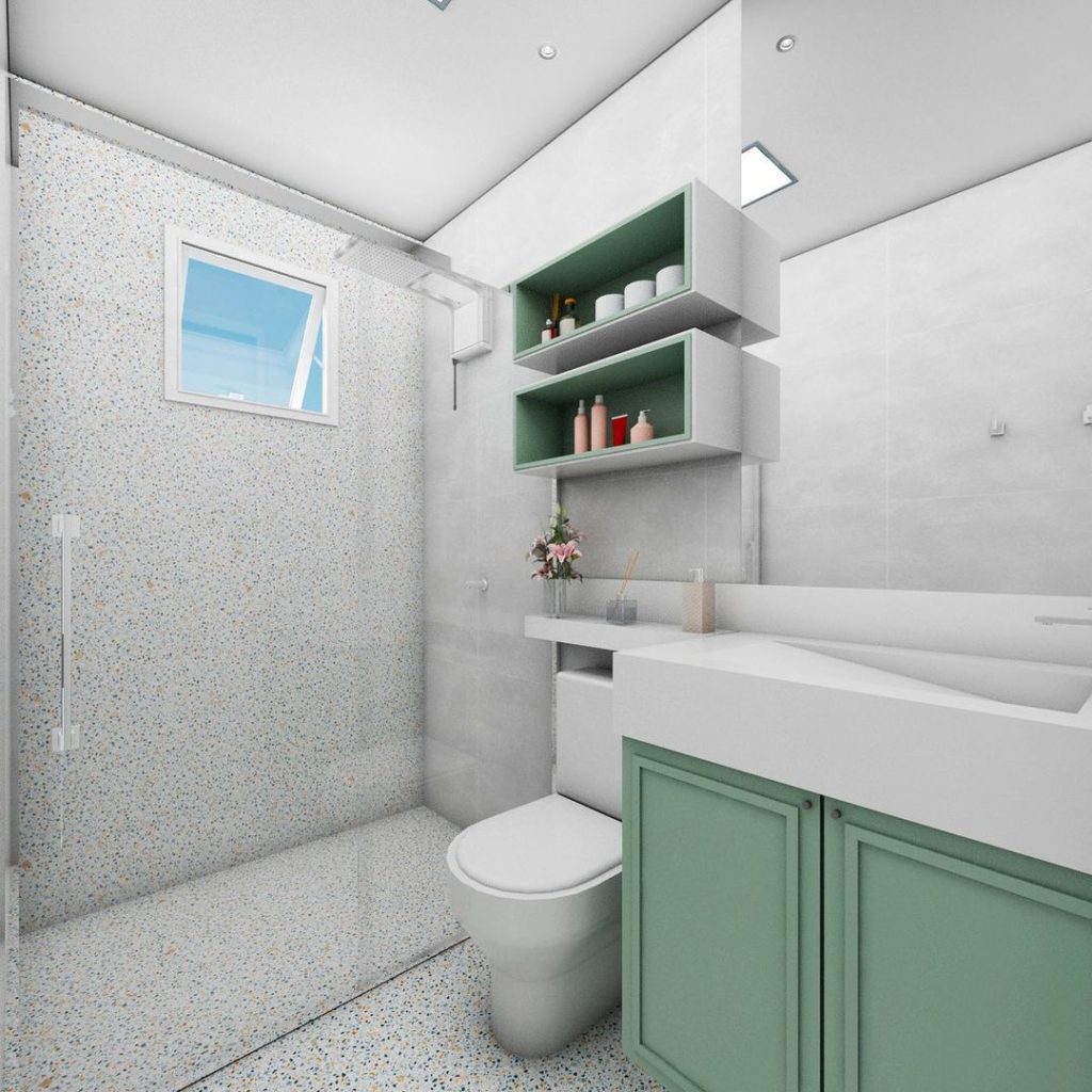 Banheiro pequeno com armário embaixo da pia e nichos na parede sobre o vaso sanitário