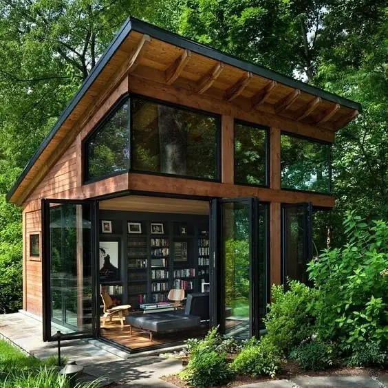 Casa de madeira pequena com design moderno e original