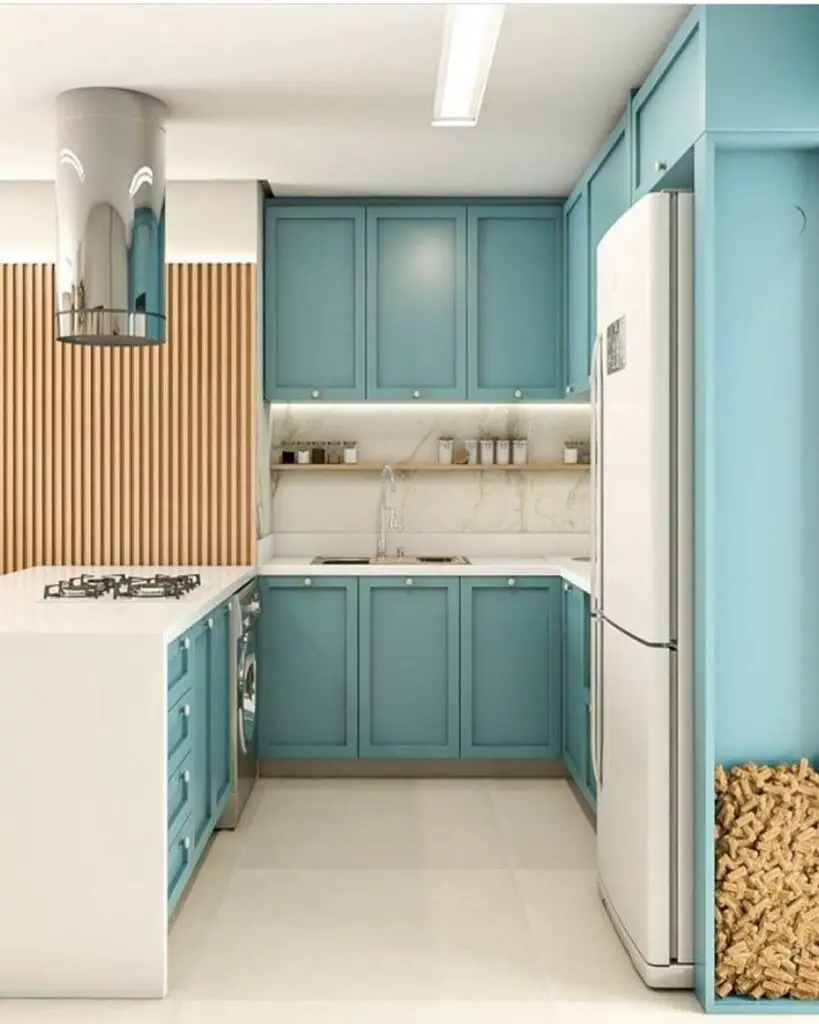 Cozinha americana em estilo clássico e tons de azul