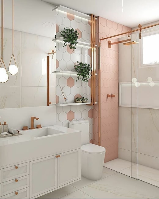 Banheiro encantador em branco e rosa
