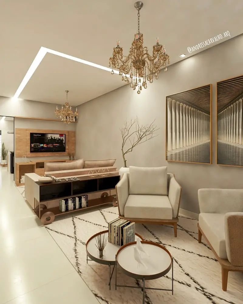 Sala de estar elegante com detalhes dourados e grandes luminárias de teto