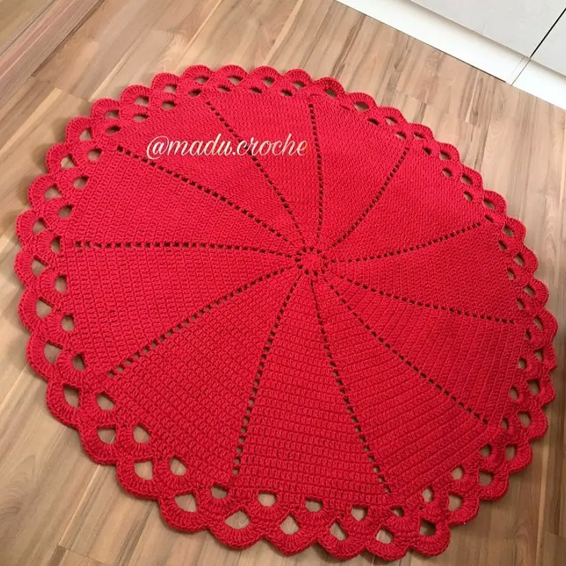Tapete de crochê simples redondo em vermelho