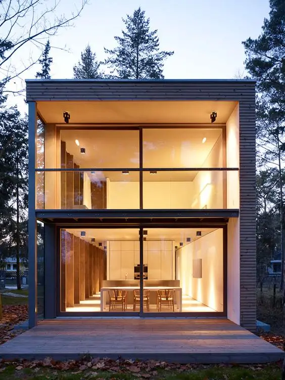 fachada de casa moderna com paredes em vidro