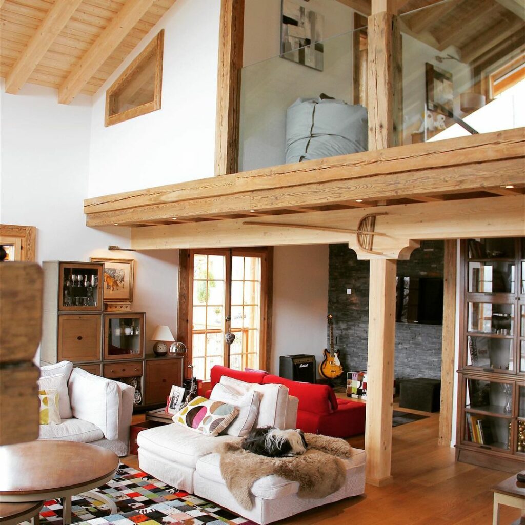 Casa rústica com mezanino em madeira