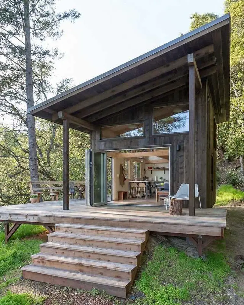 Casa de campo pequena em madeira