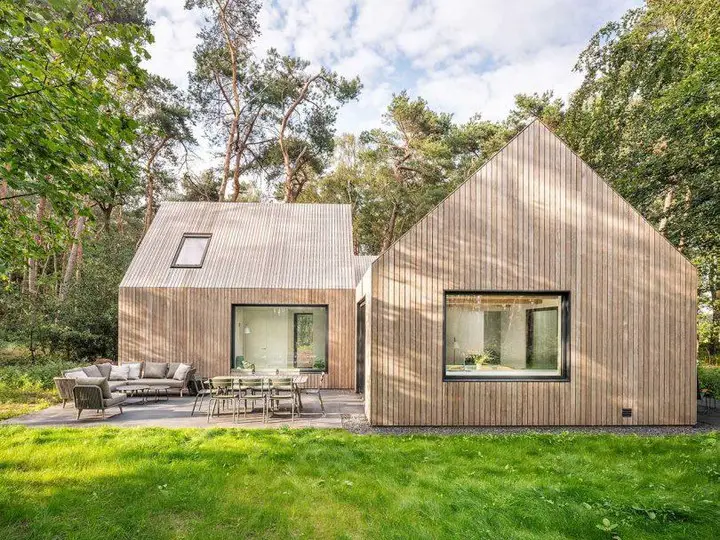 Casa de campo em madeira simples
