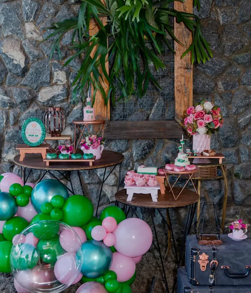 Decoração de festa do Dia das Mães com balões