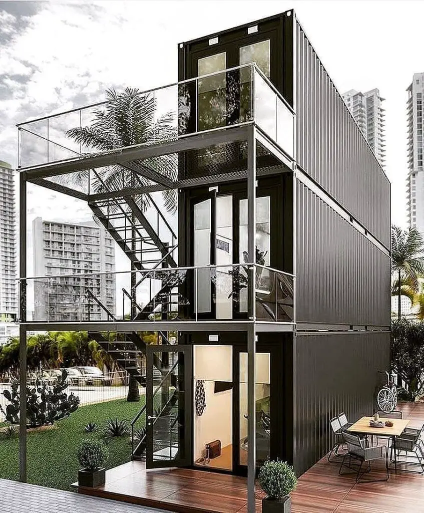 Casa container moderna com contentores acoplados na vertical